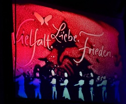 Frauke Menge & Acroholics