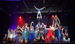 Members of Dance Teil 4